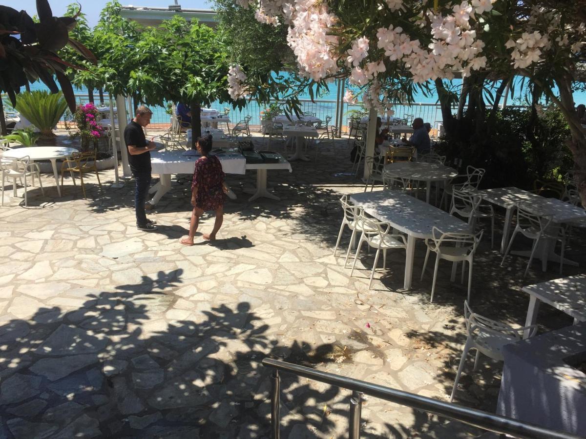 Ajaccio Magnifique T2 37M2 Centre Ville Vue Mer Au Bord De La Plage Neuf 4 Couchages Balcon Parking Prive Ferme Clim Wifi Eksteriør billede